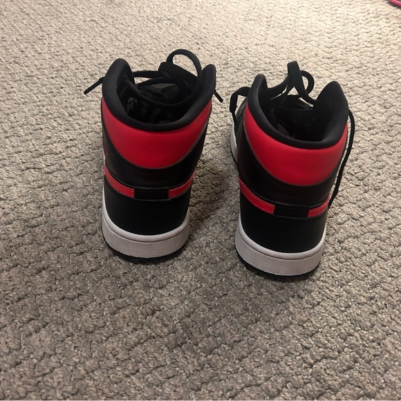 Air Jordan 1’s high top - Picture 3 of 4